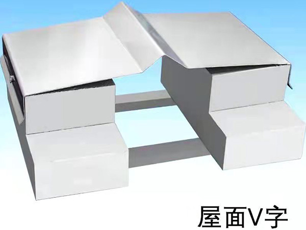 济宁结构拉缝板由铝合金型材或不锈钢板制成